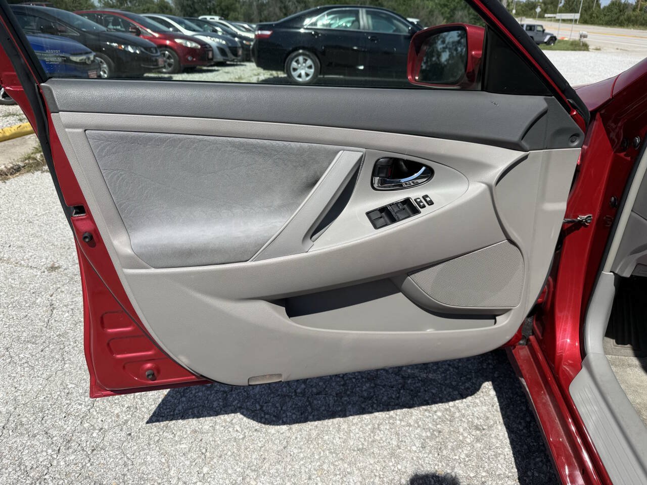 Used 2008 Toyota Camry LE FWD image 19