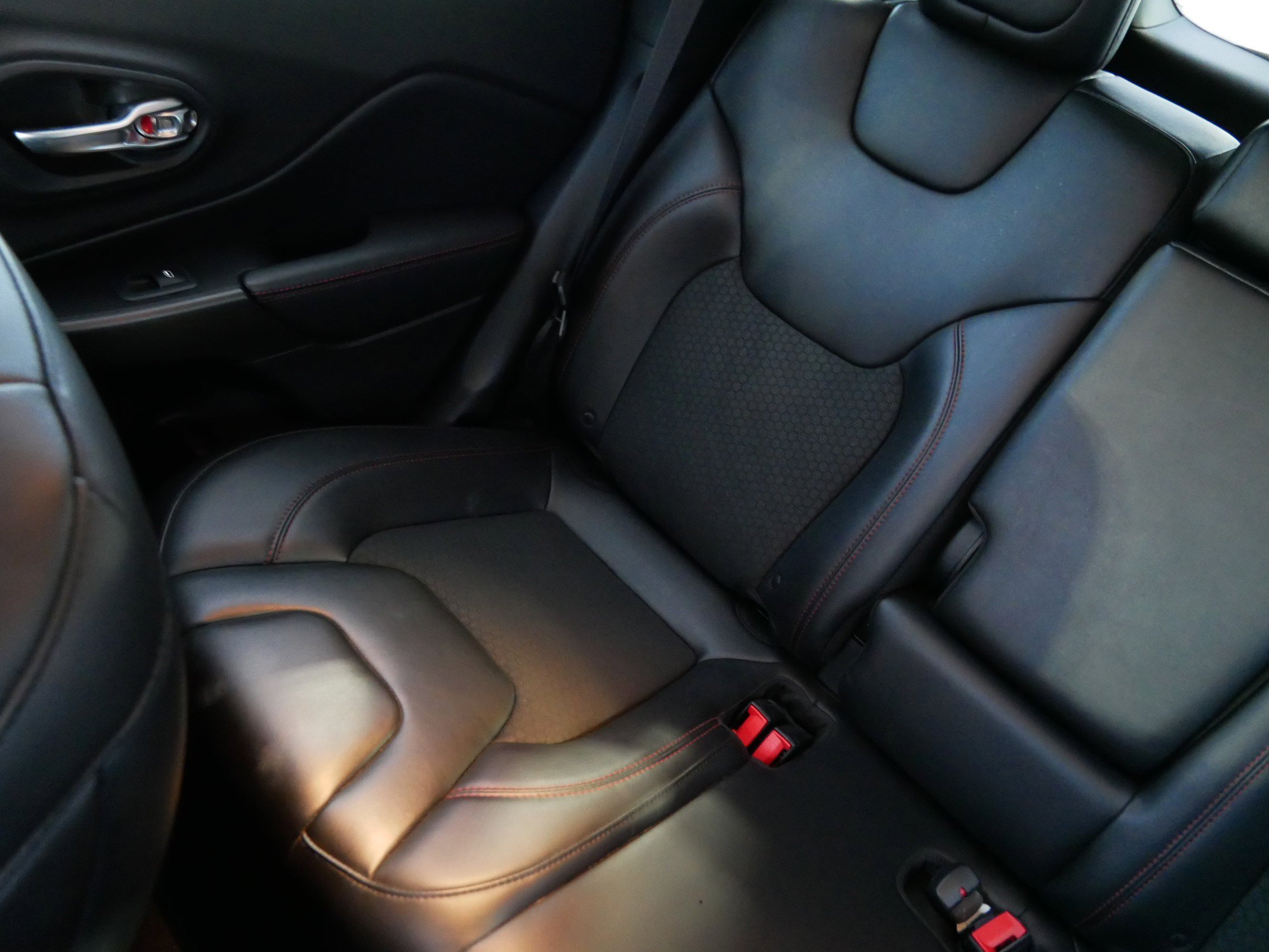 Used 2019 Jeep Cherokee Trailhawk w/ Cold Weather Group image 12