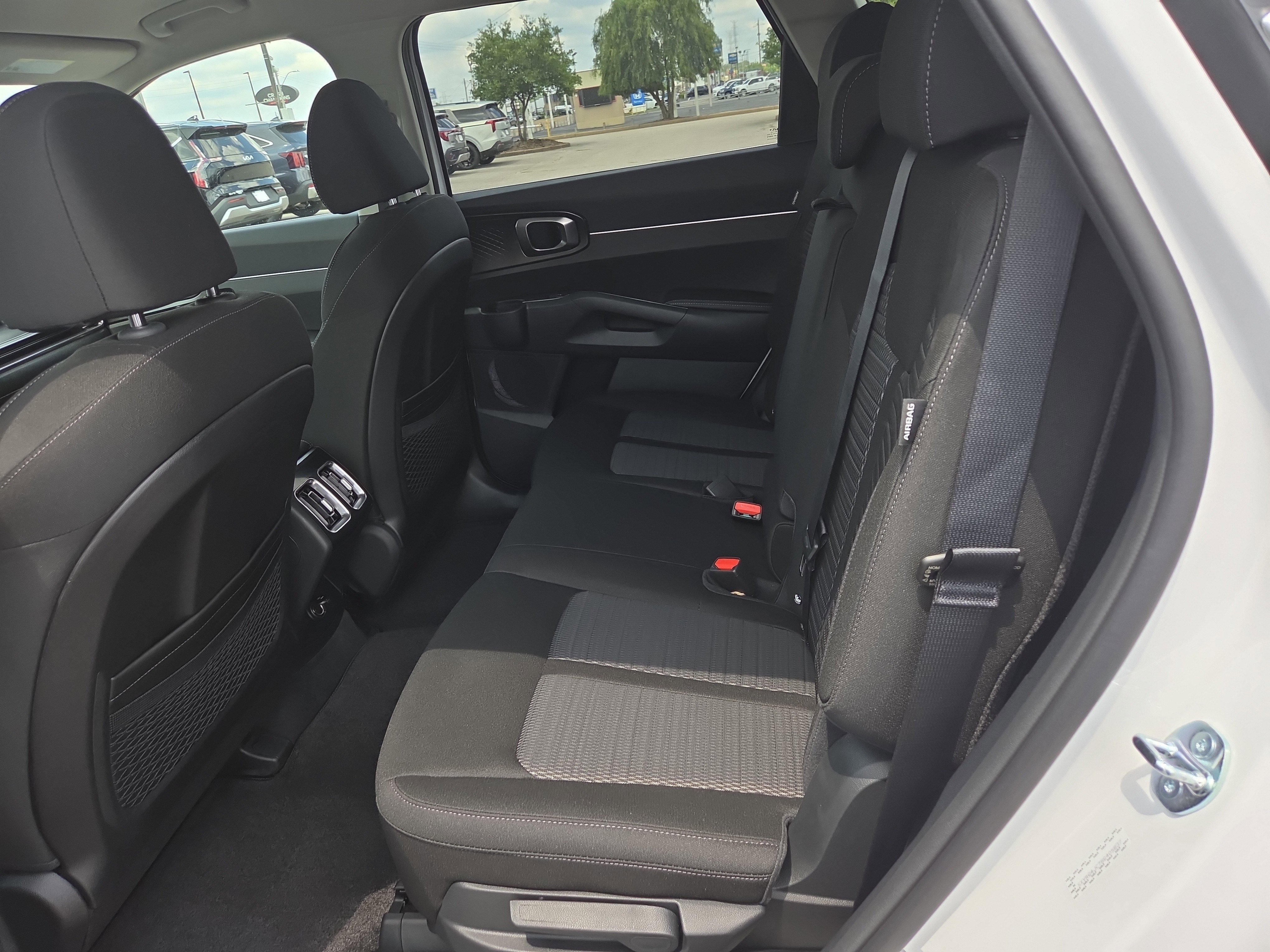 New 2025 Kia Sorento LX image 8