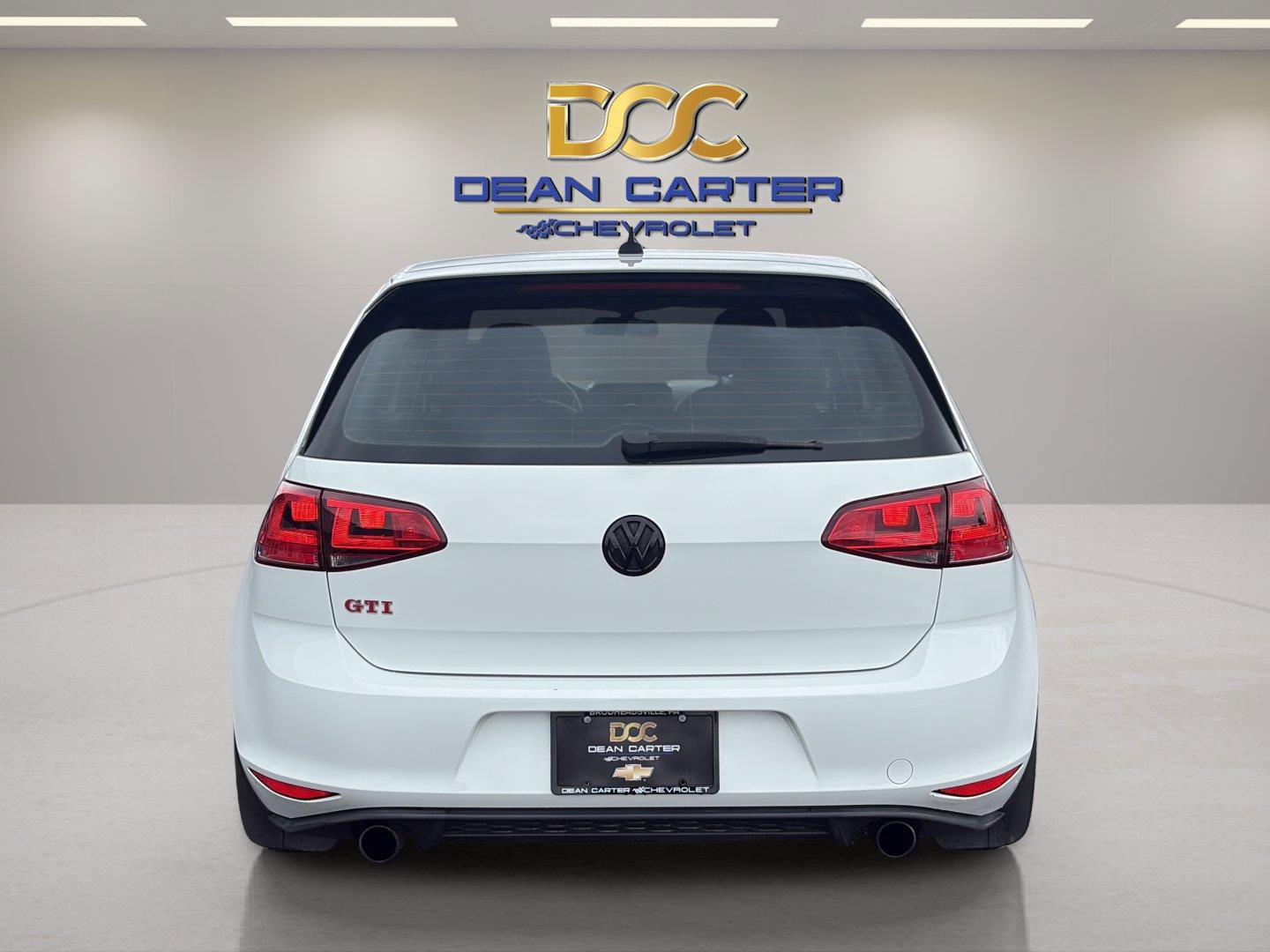 Used 2017 Volkswagen GTI SE FWD image 2