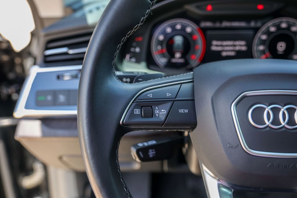 Used 2022 Audi Q8 Premium image 14