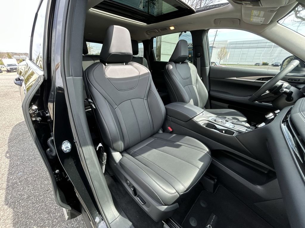 Certified 2026 INFINITI QX60 Luxe w/ Cargo Package AWD/4WD image 26