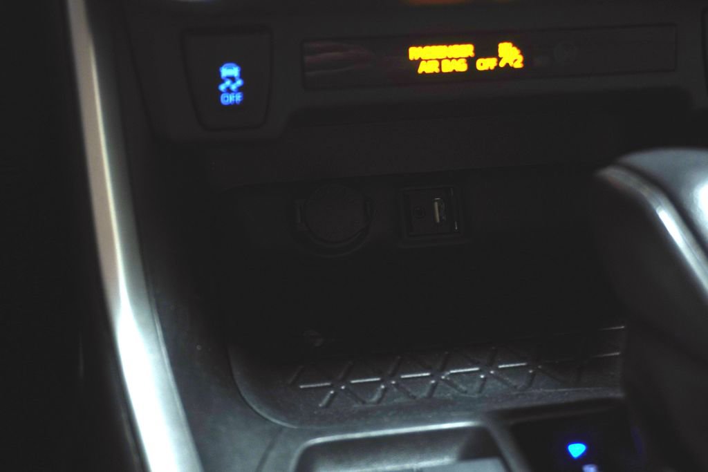 Used 2019 Toyota RAV4 LE AWD/4WD image 21