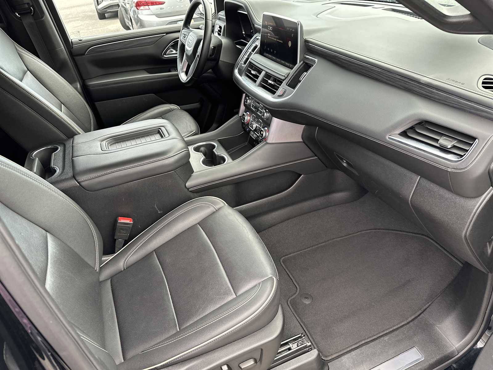 Used 2024 GMC Yukon SLT image 29