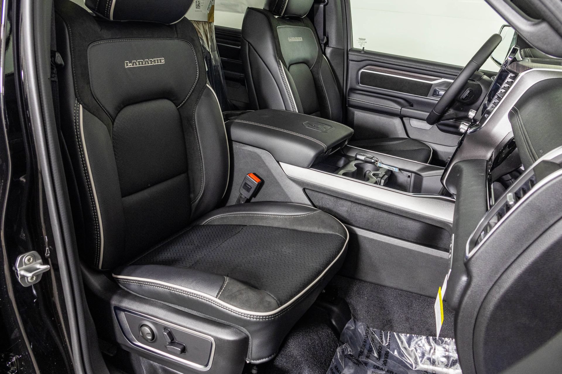 New 2026 RAM 1500 Laramie w/ Night Edition AWD/4WD image 46