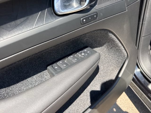 Used 2025 Volvo EX40 Core w/ Climate Package AWD/4WD image 15