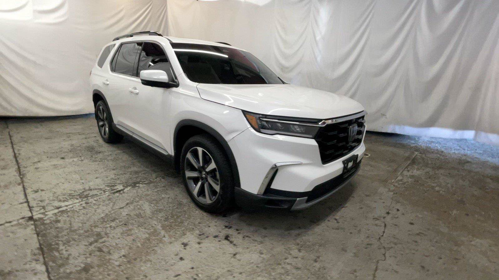 Used 2025 Honda Pilot Elite image 2