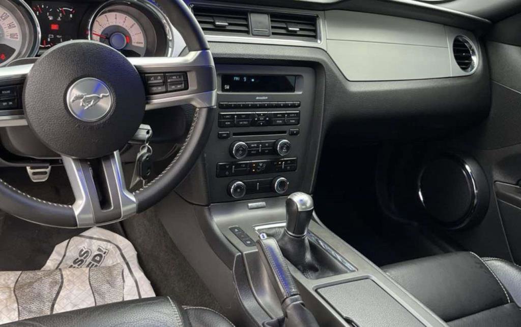 Used 2012 Ford Mustang GT Premium image 3