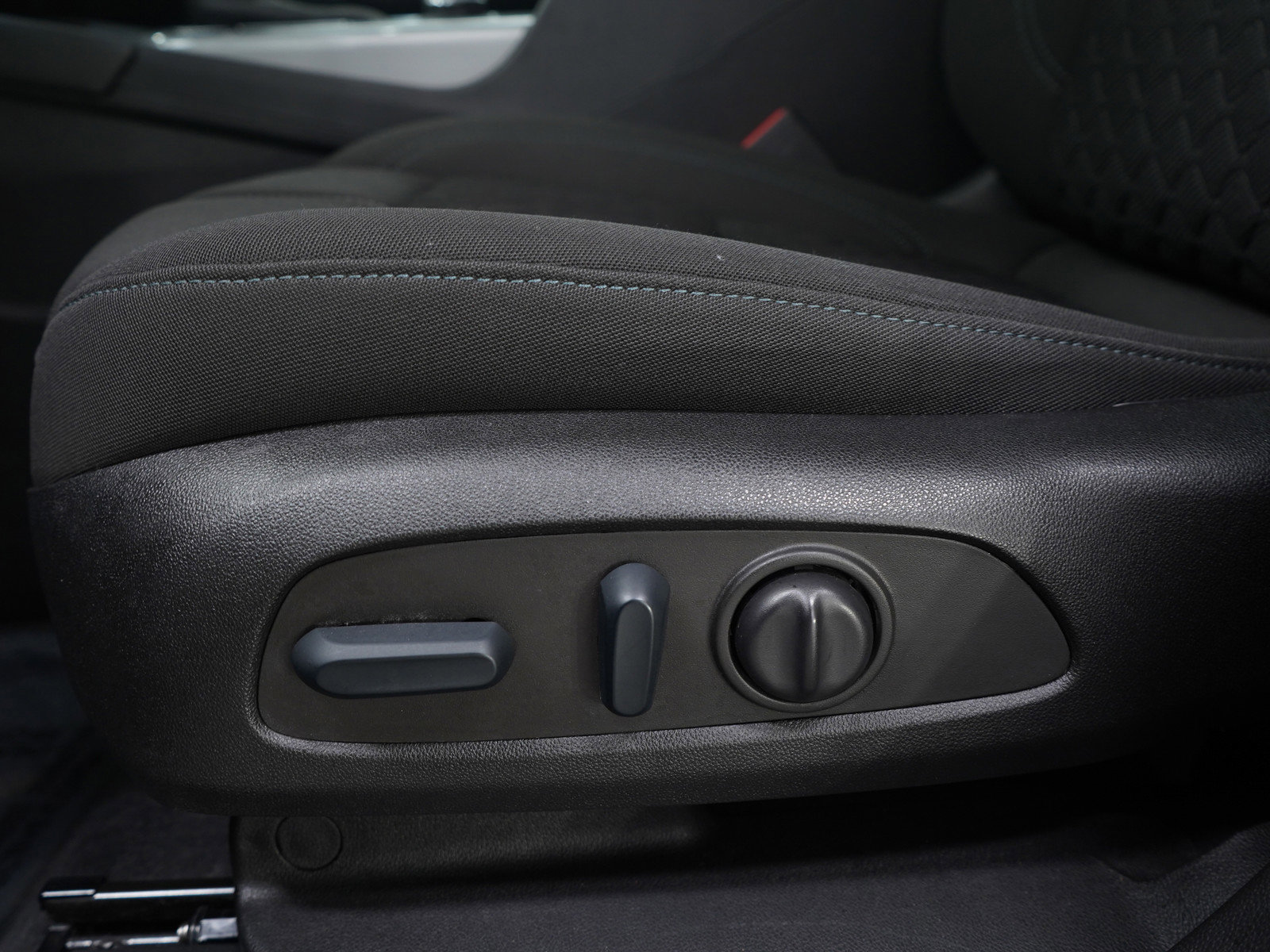 Used 2022 Chevrolet Blazer LT image 25