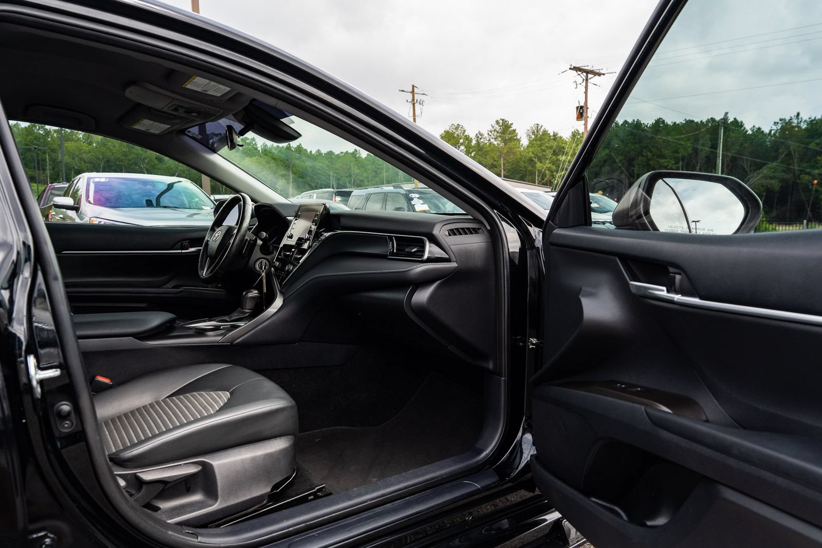 Used 2023 Toyota Camry SE FWD image 11