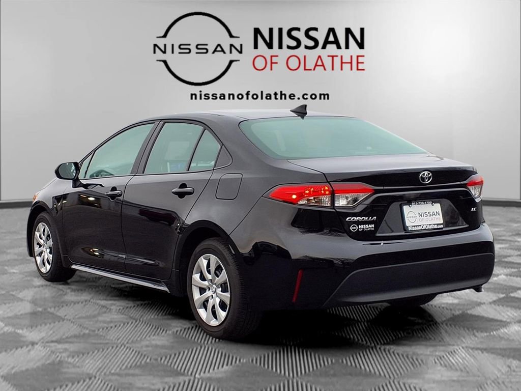 Used 2025 Toyota Corolla LE FWD image 3