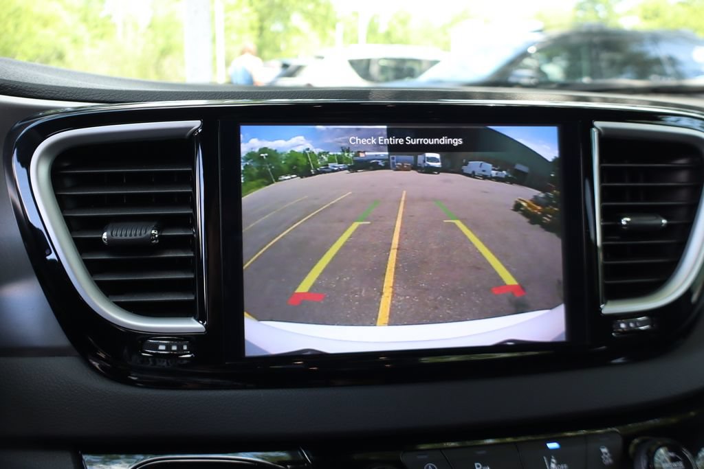 Used 2026 Chrysler Pacifica Select FWD image 20