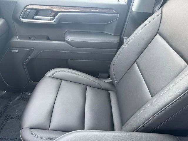 Used 2025 Chevrolet Silverado 1500 LT Trail Boss w/ Convenience Package II AWD/4WD image 23