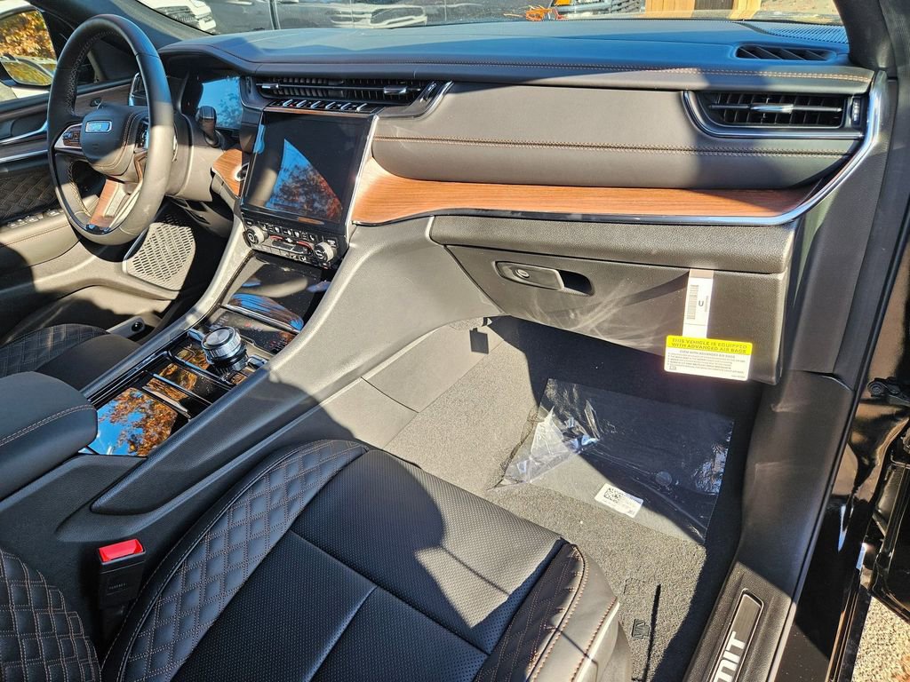 New 2025 Jeep Grand Cherokee Summit w/ Obsidian Package image 20