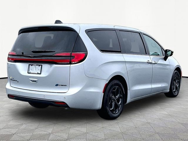 Used 2023 Chrysler Pacifica Limited w/ S Appearance Package image 6