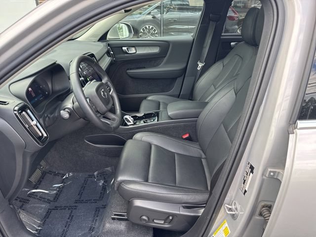 Used 2025 Volvo XC40 B5 Plus AWD/4WD image 19