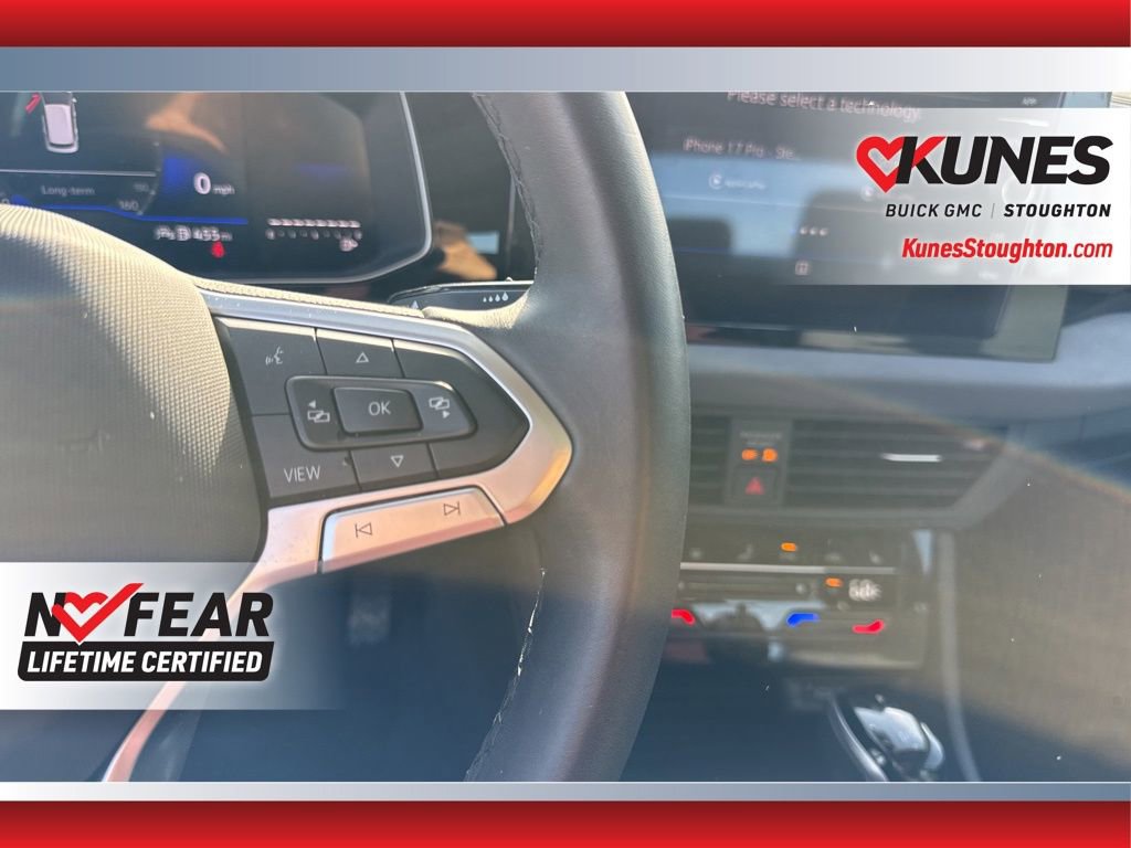 Used 2025 Volkswagen Jetta SE image 27