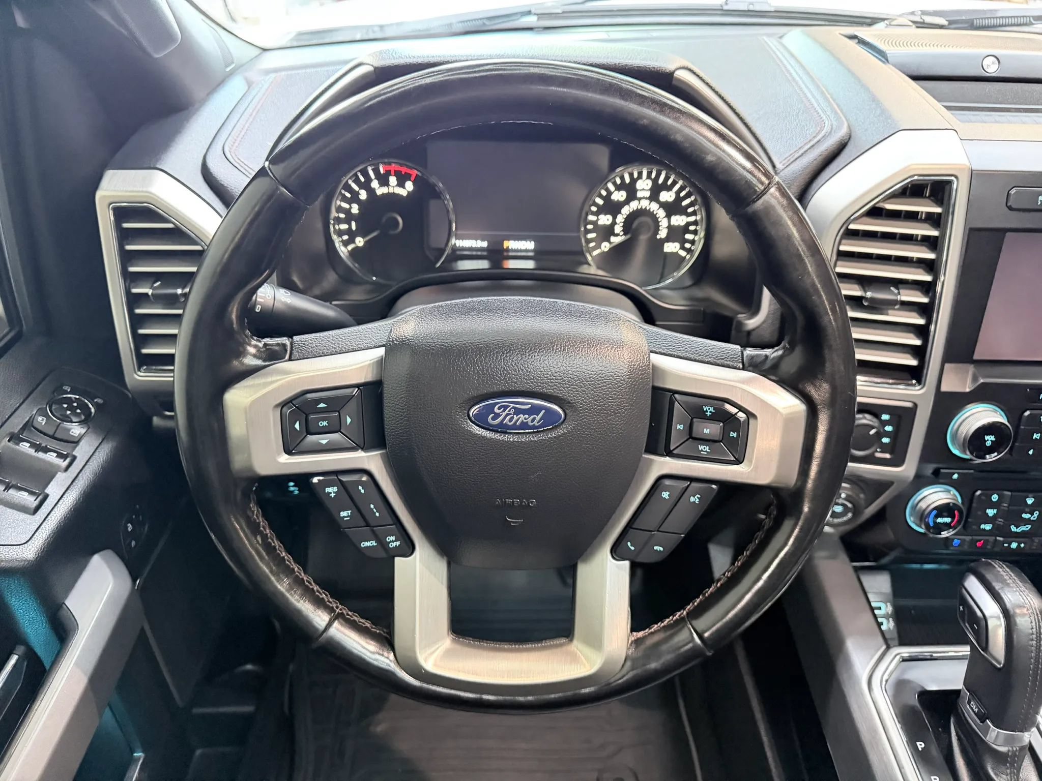 Used 2018 Ford F150 Platinum w/ Equipment Group 701A Luxury AWD/4WD image 19