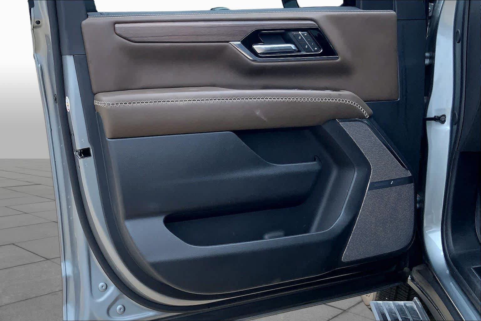 Certified 2025 GMC Yukon Denali Ultimate AWD/4WD image 21