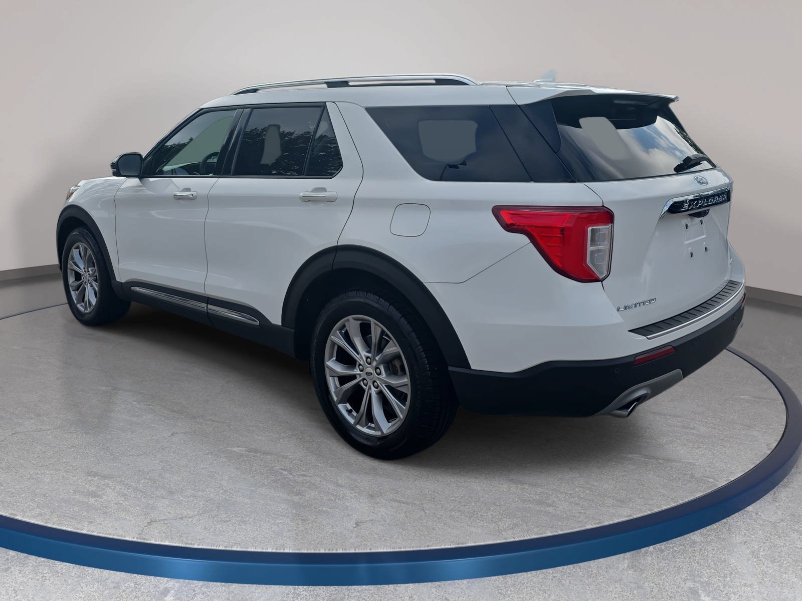 Used 2022 Ford Explorer Limited w/ Equipment Group 301A AWD/4WD image 7
