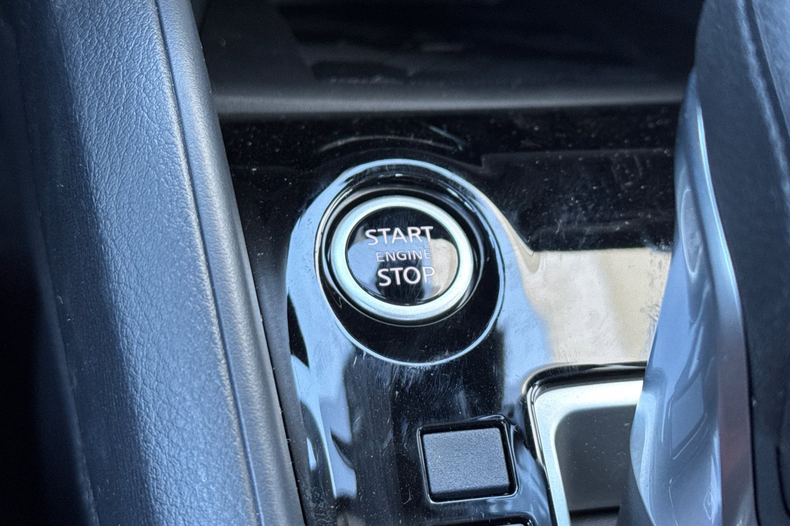 New 2025 Nissan Versa SR w/ Trunk Package image 18