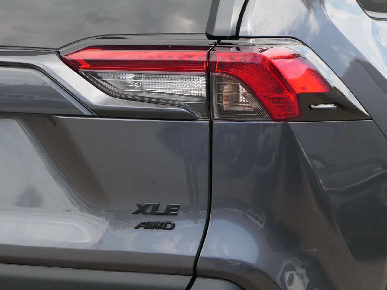Used 2024 Toyota RAV4 XLE Premium w/ Weather Package AWD/4WD image 4