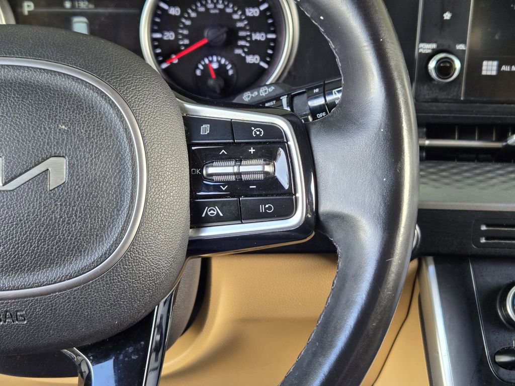 Used 2022 Kia Carnival LX image 27