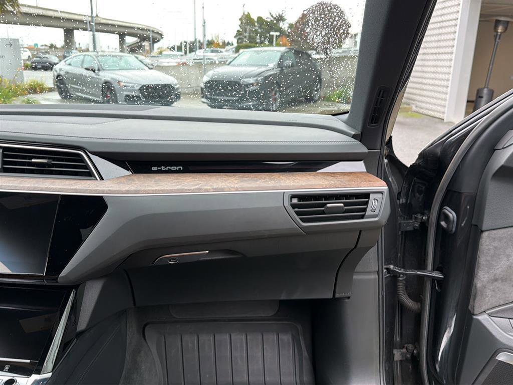 Used 2019 Audi e-tron Prestige w/ Prestige Package image 11