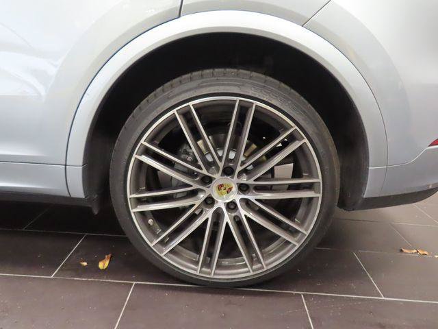 Used 2022 Porsche Cayenne S AWD/4WD image 40