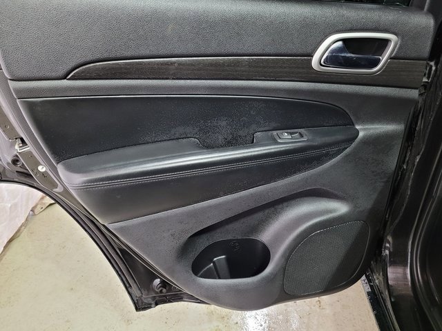 Used 2015 Jeep Grand Cherokee Altitude image 44