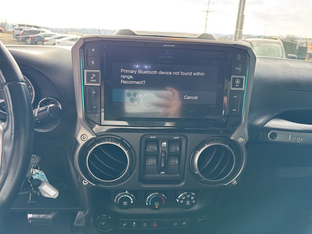 Used 2018 Jeep Wrangler Unlimited Sahara image 14