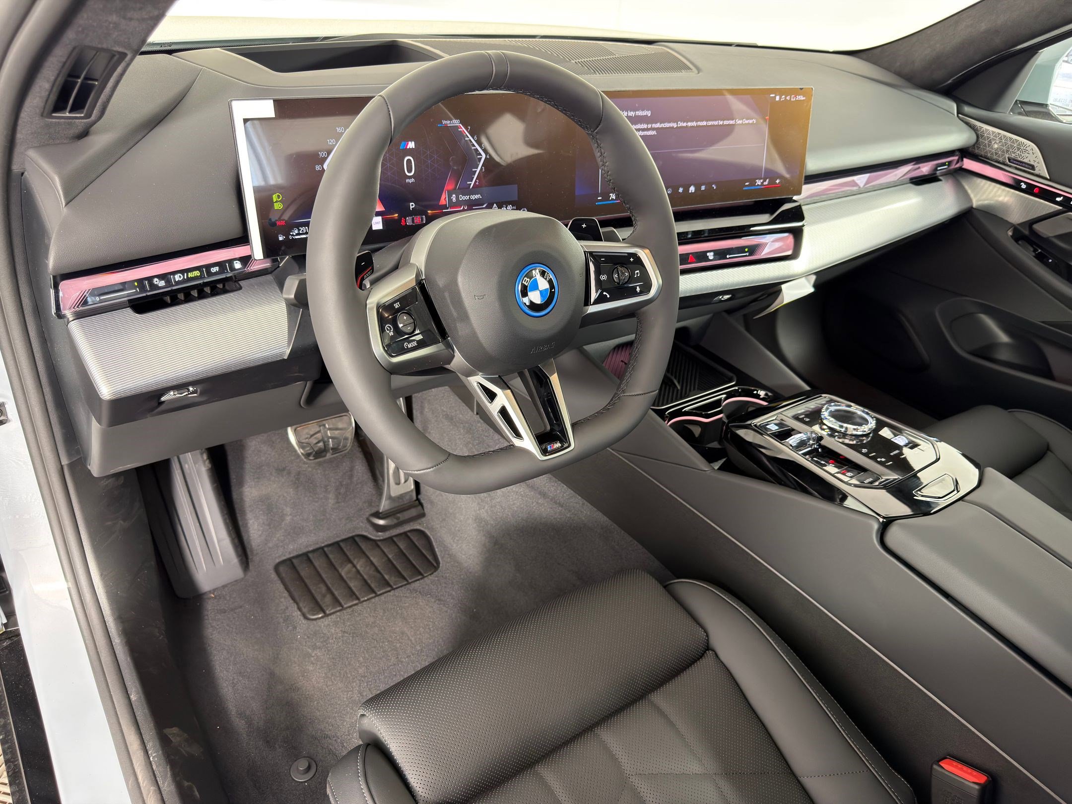 New 2026 BMW 550e xDrive w/ Executive Package image 32