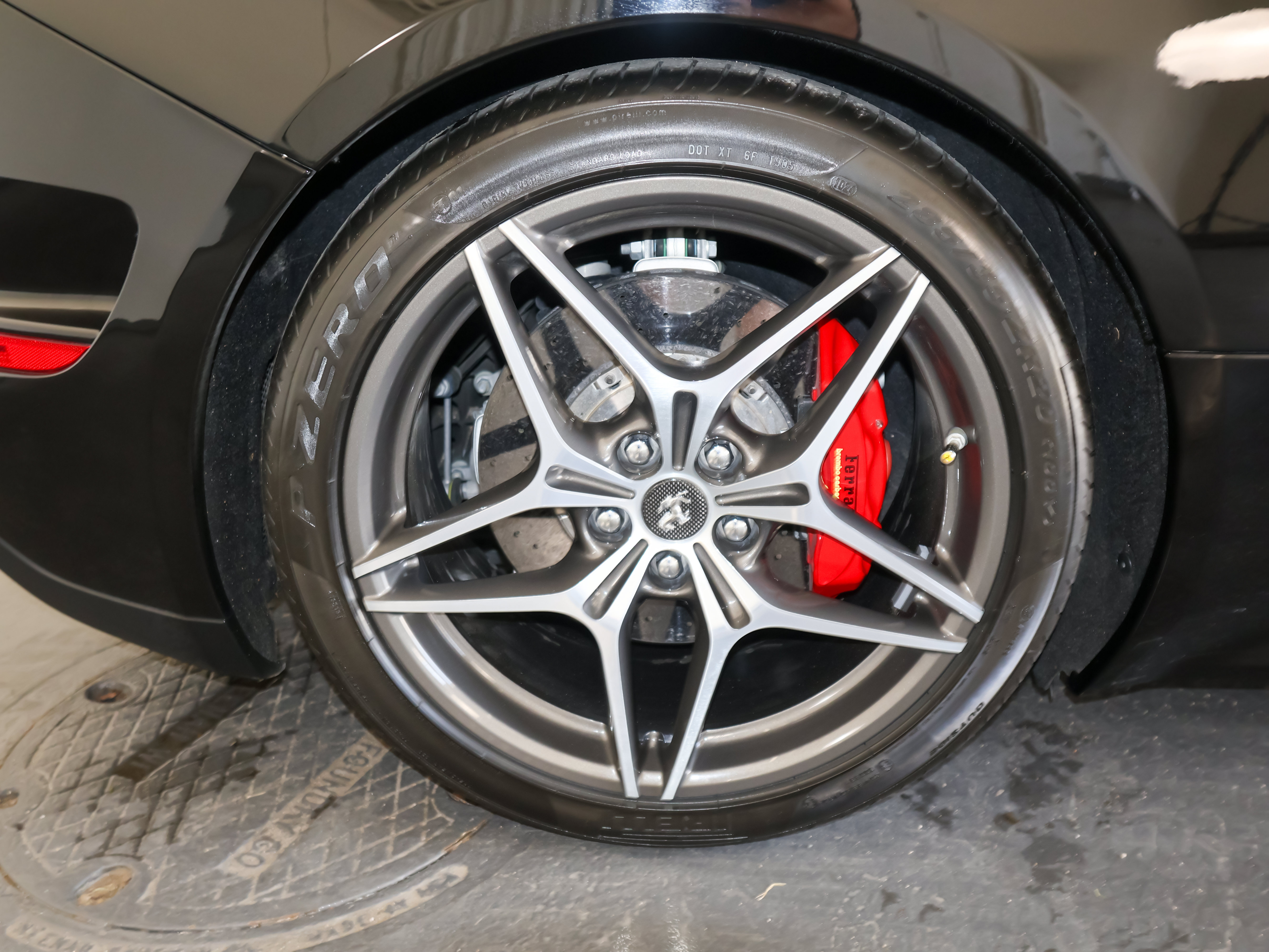 Used 2017 Ferrari California T RWD image 36