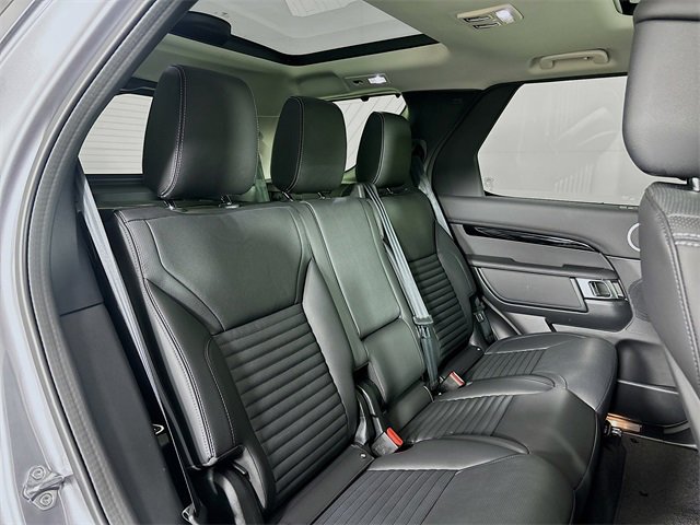 Used 2024 Land Rover Discovery S image 29