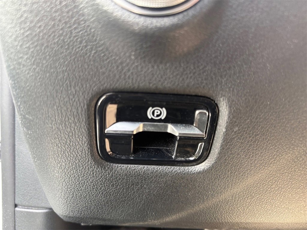 Used 2024 Mercedes-Benz C 300 4MATIC Sedan image 32