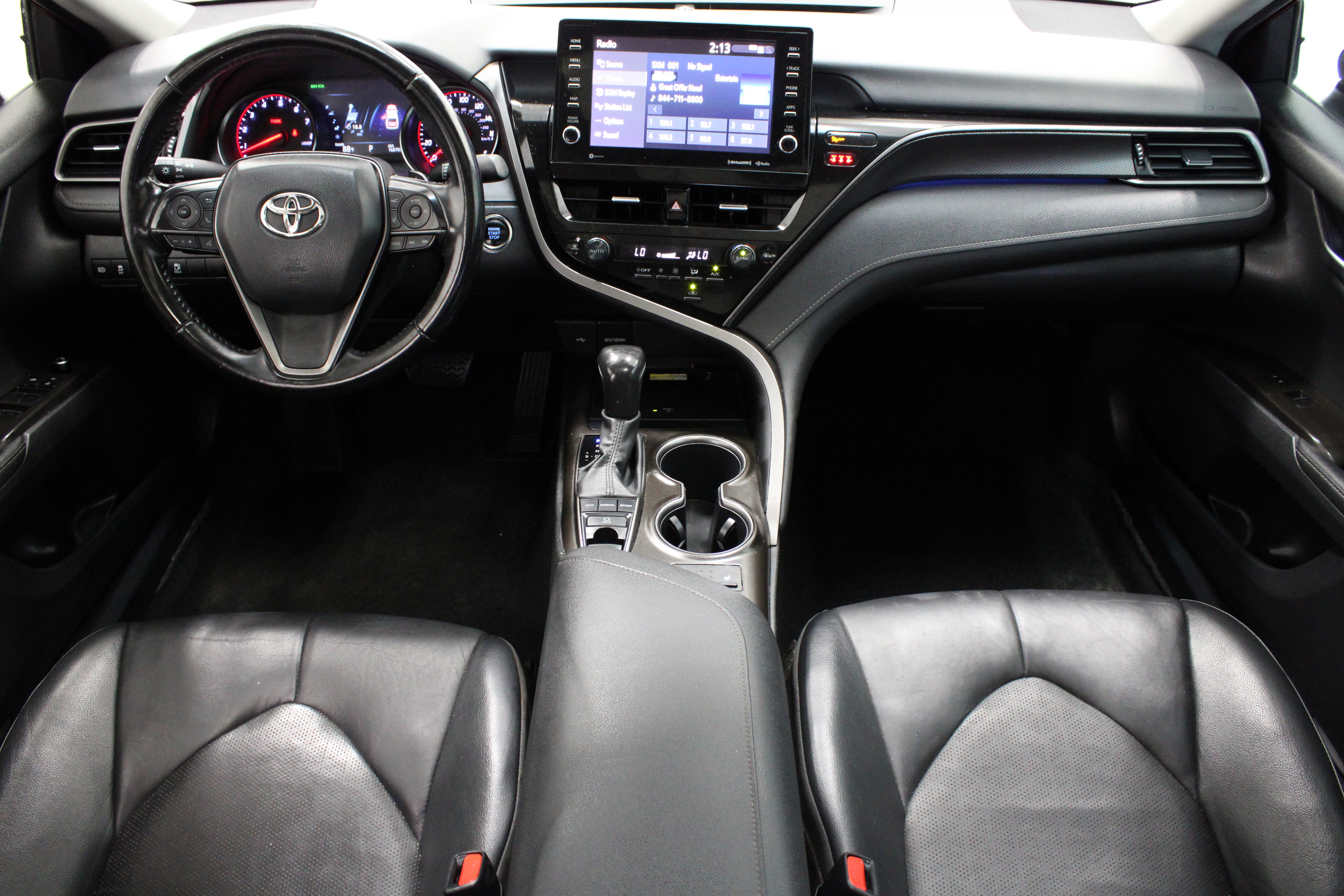Used 2022 Toyota Camry XSE FWD image 31