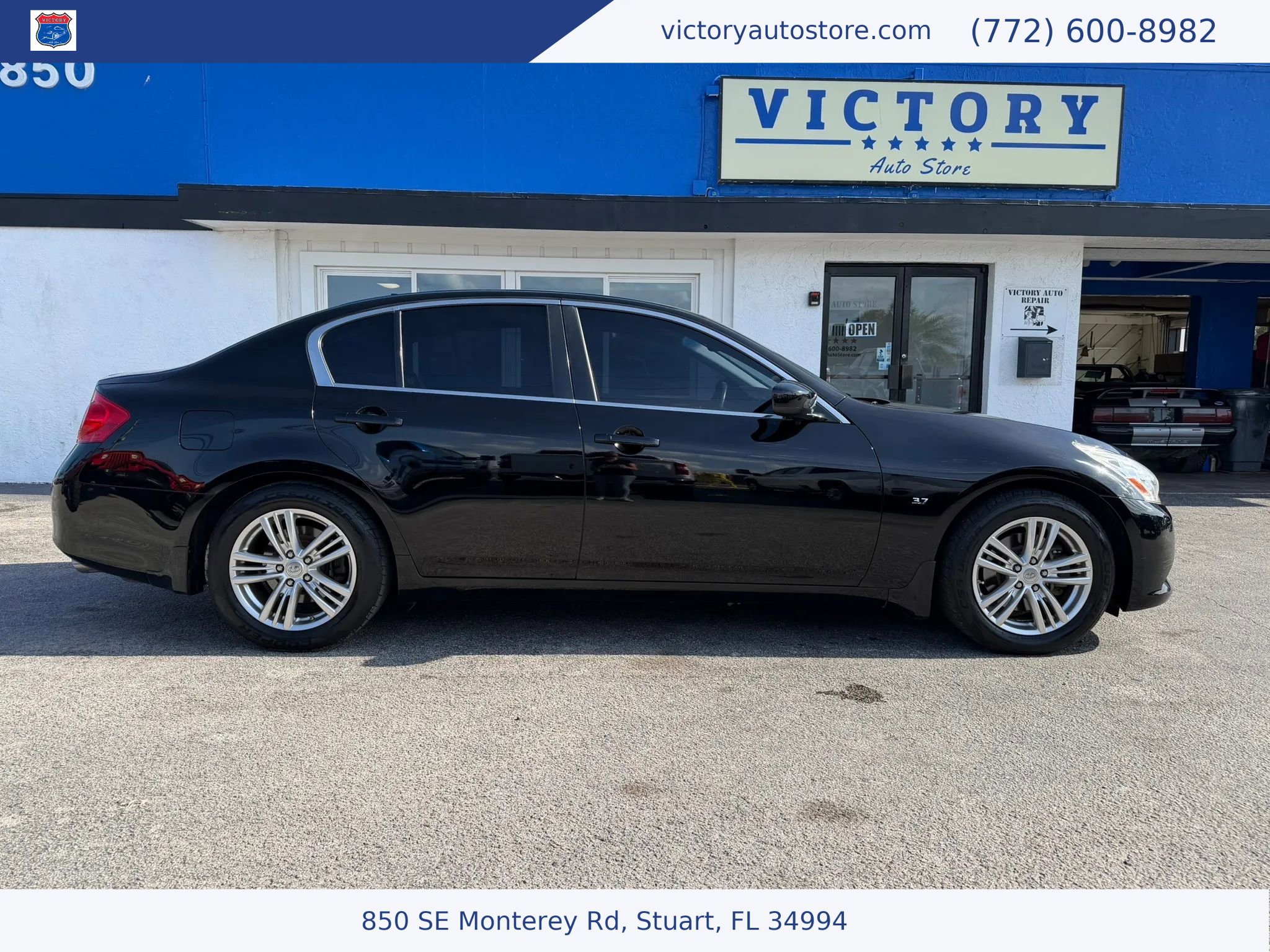 Used 2015 INFINITI Q40 w/ Moonroof Package RWD image 2