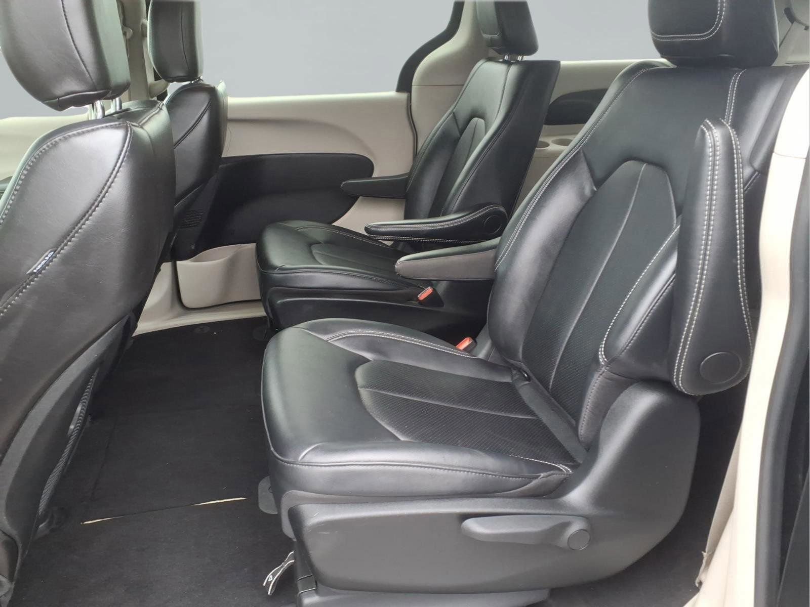 Used 2024 Chrysler Pacifica Select image 26