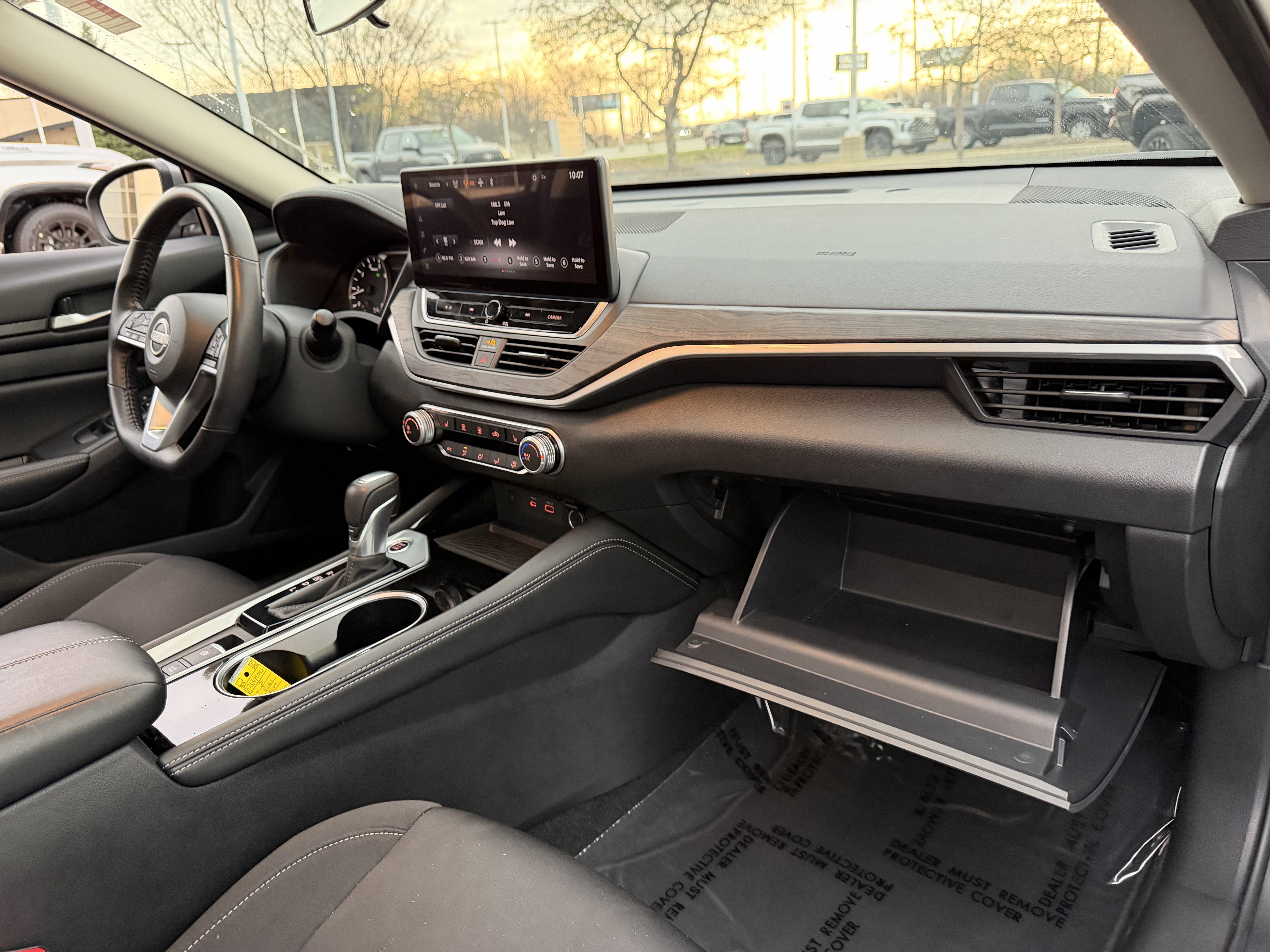 Used 2024 Nissan Altima 2.5 SV w/ SV Premium Package image 13