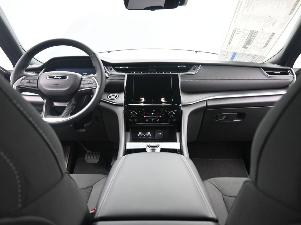 New 2025 Jeep Grand Cherokee L Laredo w/ Luxury Tech Group I image 26