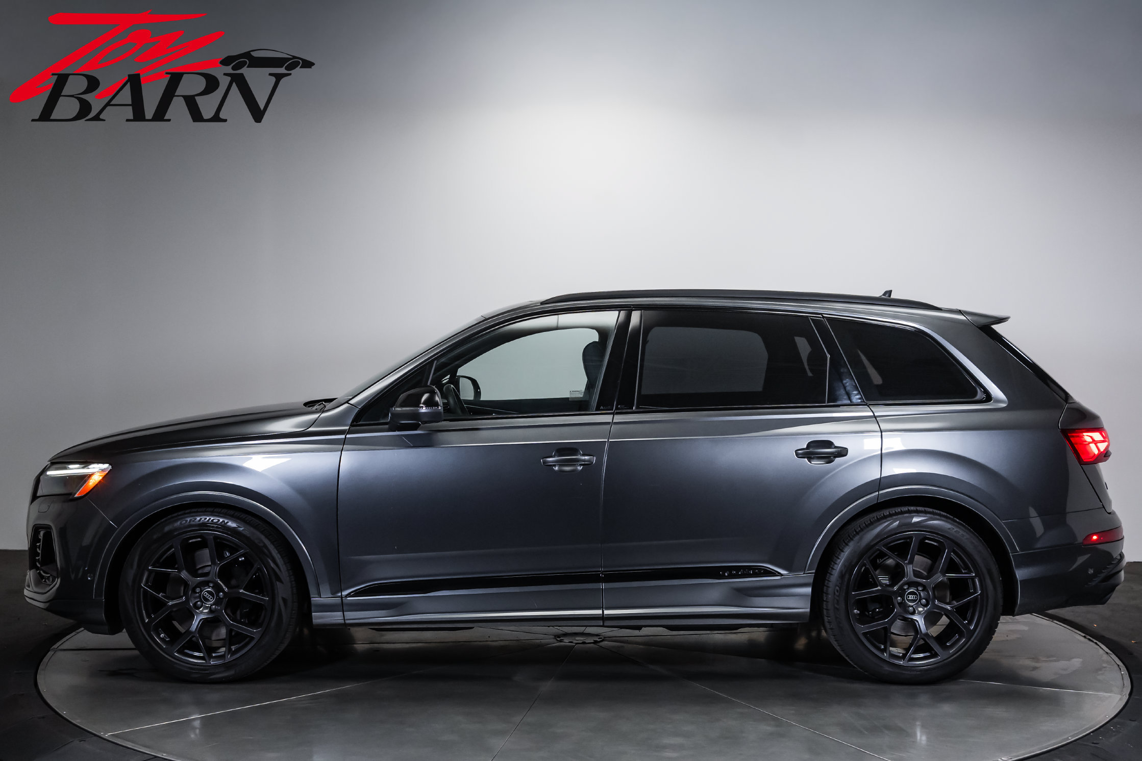 Used 2025 Audi SQ7 Premium Plus AWD/4WD image 2