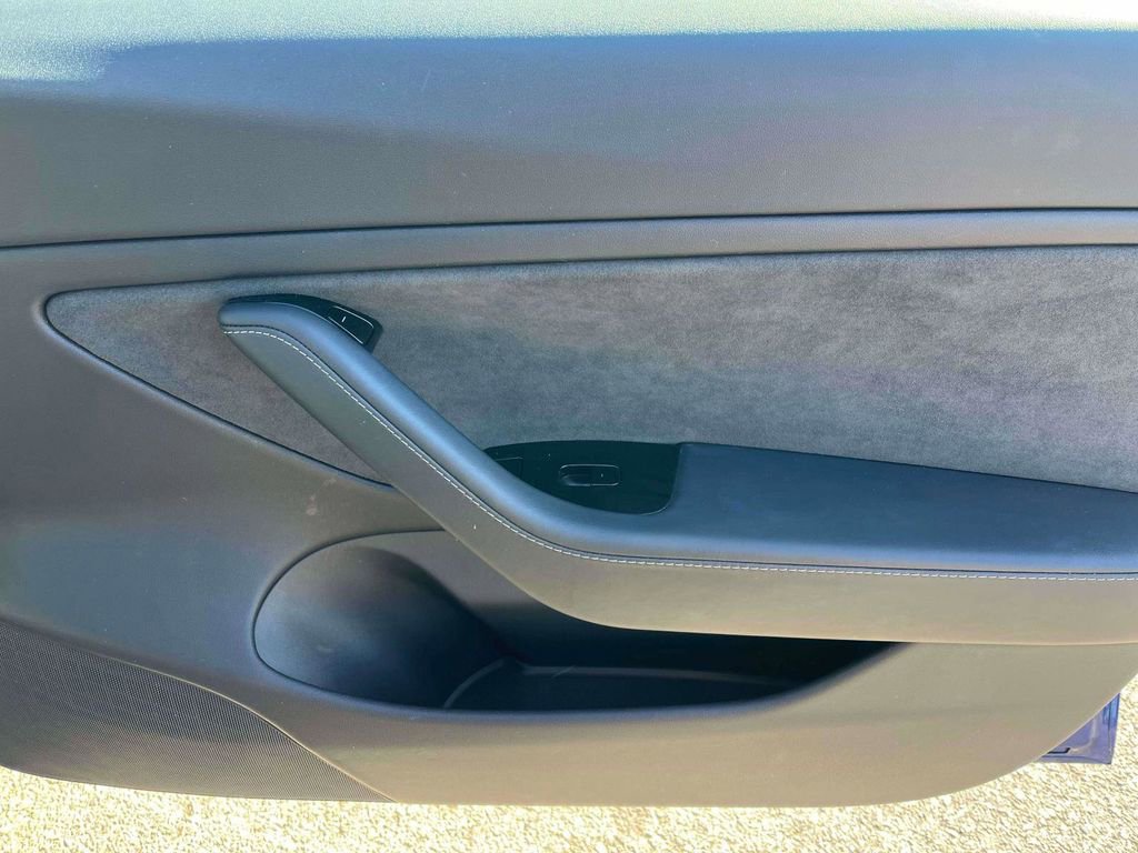 Used 2018 Tesla Model 3 Long Range image 9