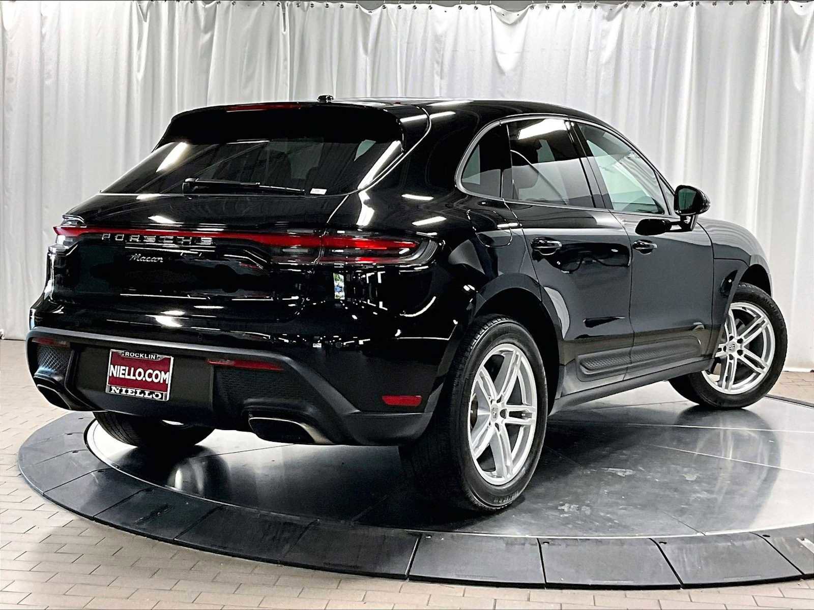 Used 2024 Porsche Macan AWD/4WD image 9