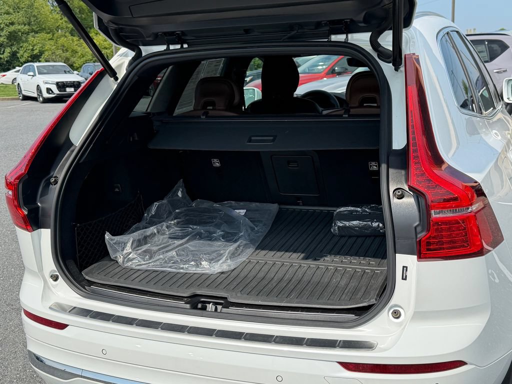 Used 2022 Volvo XC60 T8 Inscription Expression w/ Climate Package AWD/4WD image 19