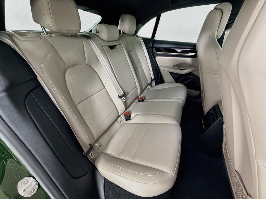 Certified 2025 Porsche Macan Electric RWD image 28
