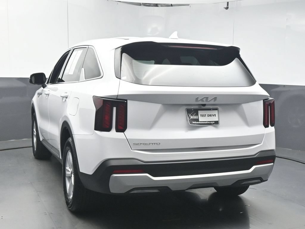 Used 2026 Kia Sorento LX FWD image 6