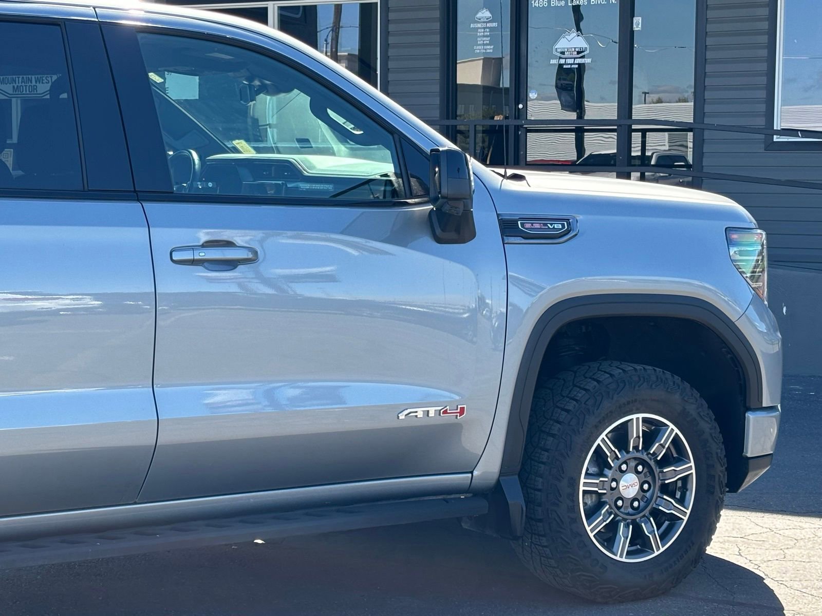 Used 2024 GMC Sierra 1500 AT4 w/ AT4 Premium Package image 7