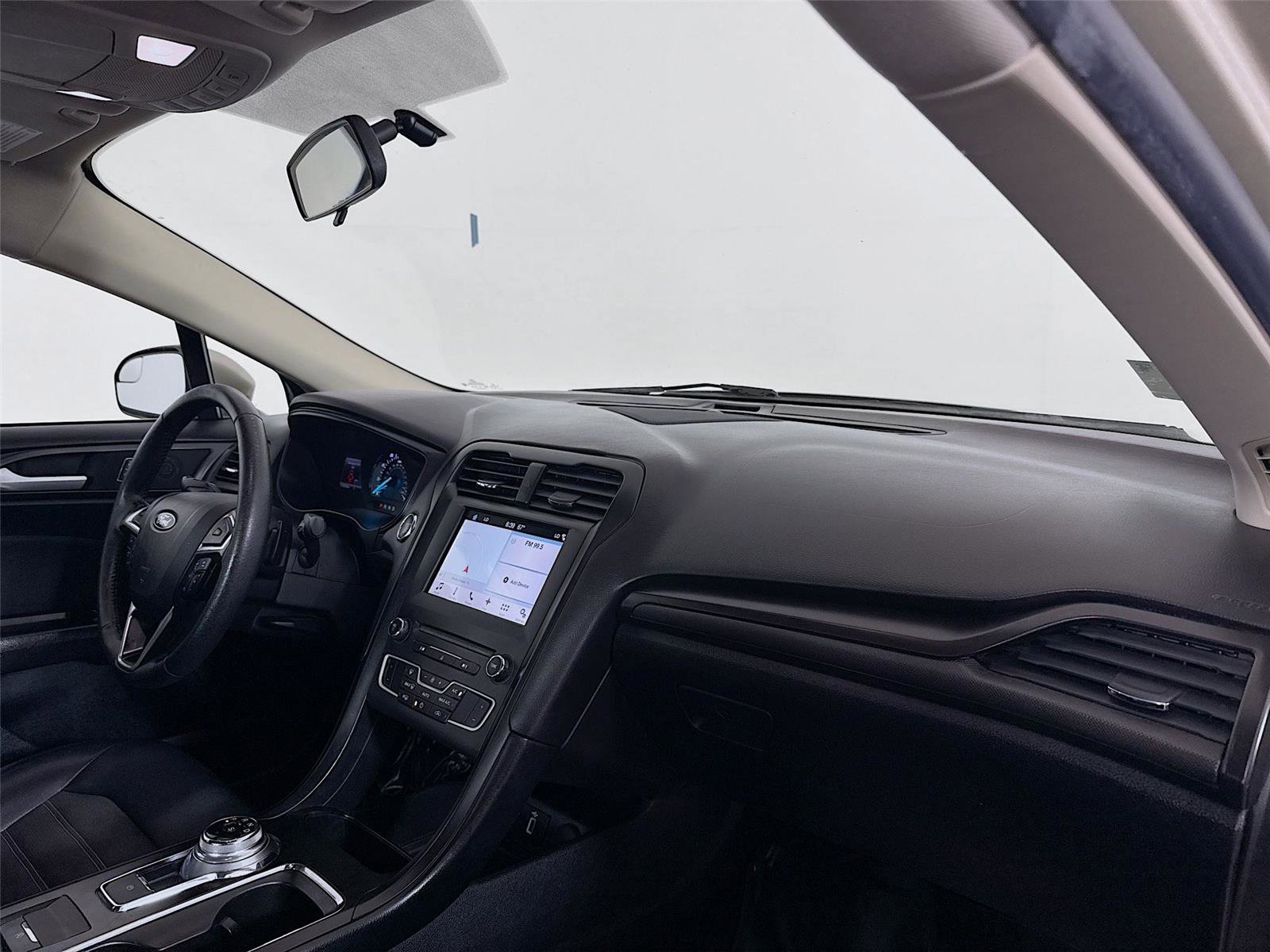 Used 2018 Ford Fusion SE w/ Equipment Group 201A image 25