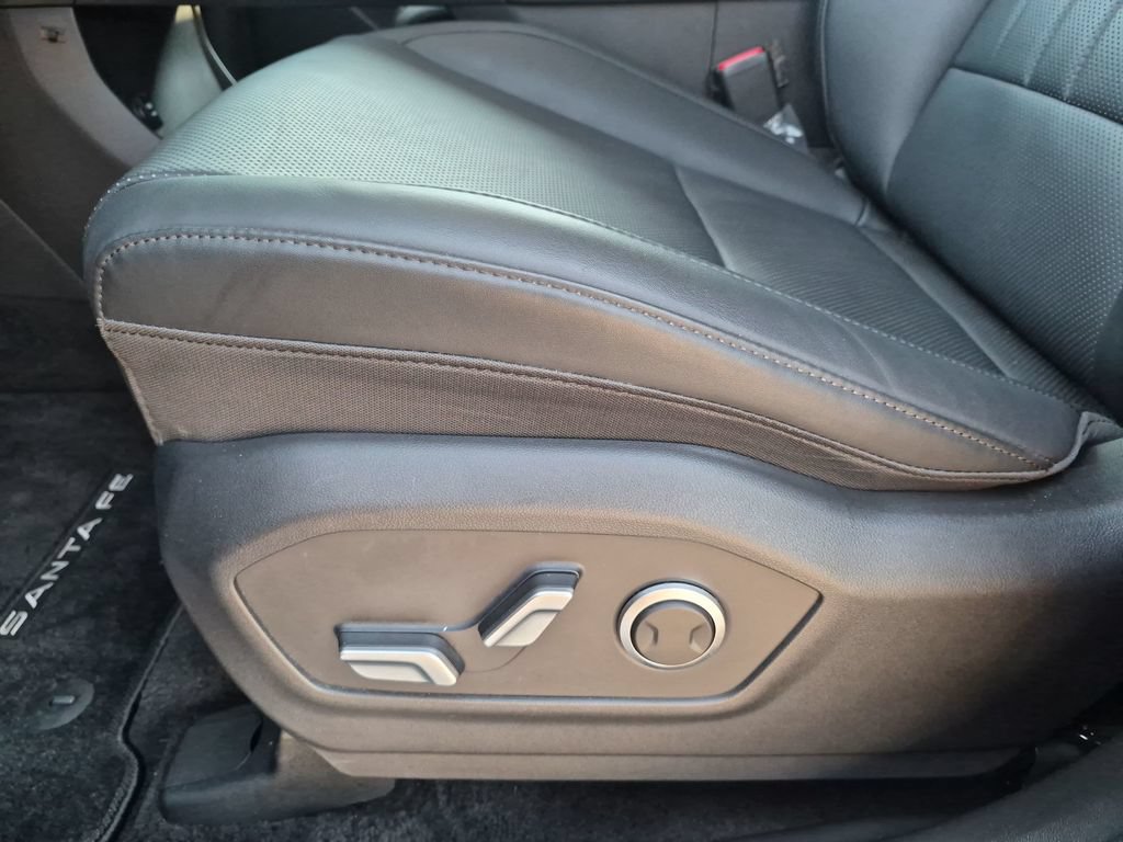 Used 2025 Hyundai Santa Fe SEL FWD image 19