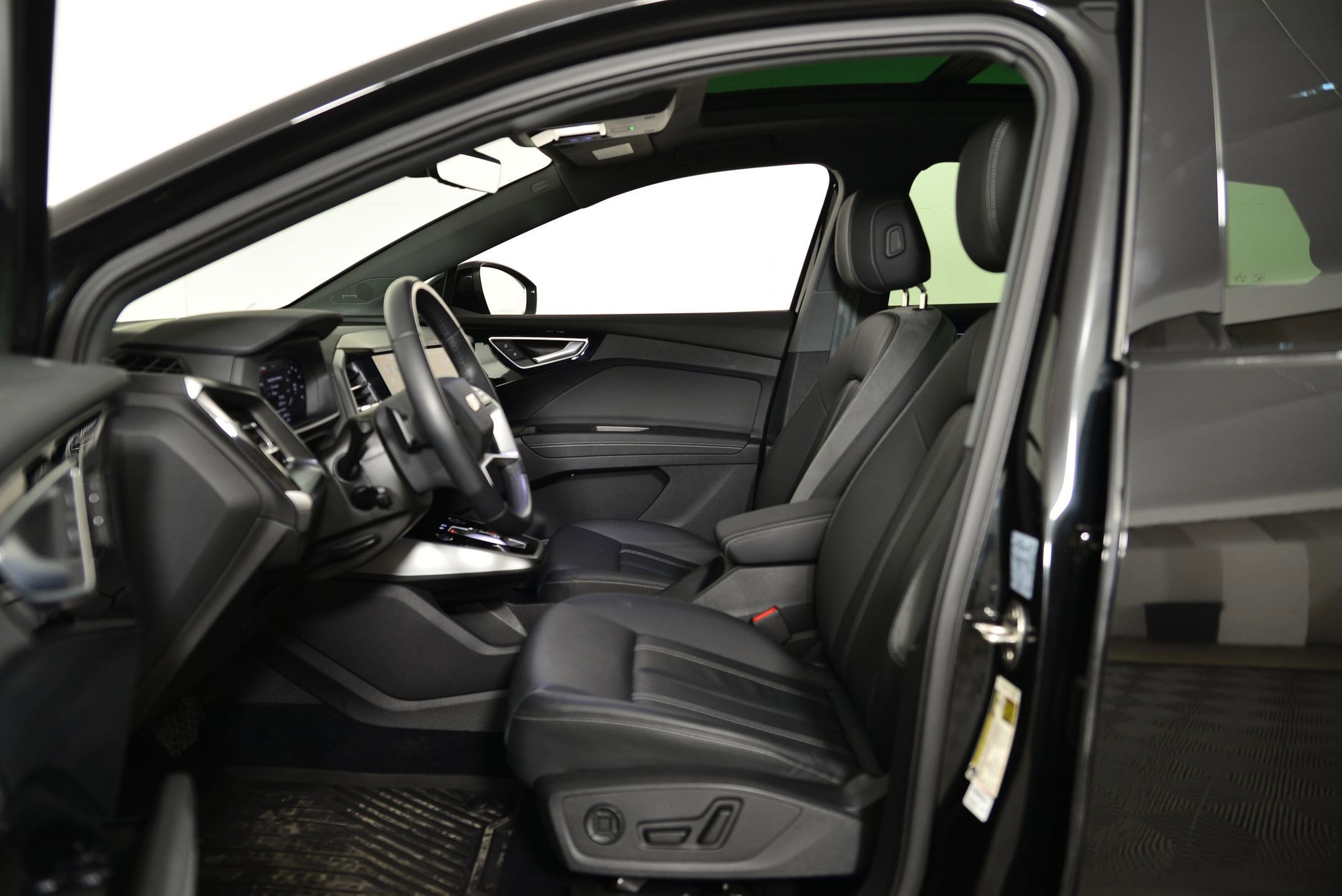 Certified 2024 Audi Q4 e-tron Prestige w/ Black Optic Package image 26